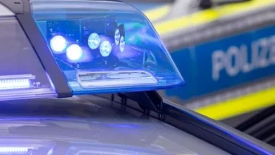 A96 bei Buchloe im Ostallgäu: Reisebus umgekippt – zwei Tote und mehrere Verletzte