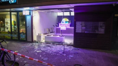 Aanhouding na explosie, gevel verwoest