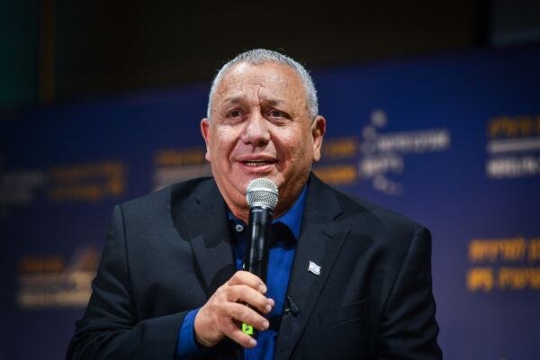 Gadi Eisenkot affirme que le bureau de Netanyahou a été alerté trois heures avant le 7 1 Gadi Eisenkot affirme que le bureau de Netanyahou a été alerté trois heures avant le 7