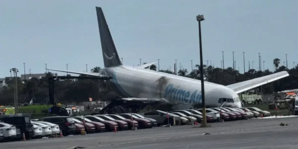 Acidente com avião cargueiro da Amazon em Miami deixa 5 mortos