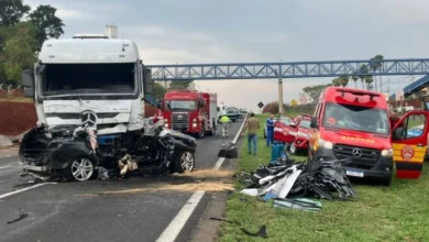 Acidente entre carro e carreta deixa um morto na Rodovia Zeferino Vaz, em Paulínia