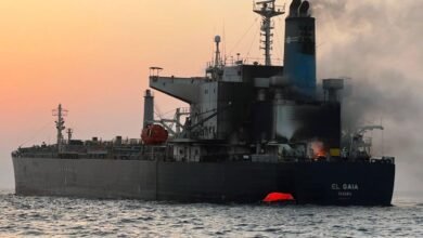 صورة موزعة من مركز الأمن البحري العماني تظهر حريقاً على متن ناقلة النفط "إل غايا" - التي ترفع علم بنما - في مضيق هرمز قبالة سواحل سلطنة عمان.