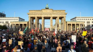 AfD-Wahlsieg in Sachsen-Anhalt: Tausende protestieren in Berlin