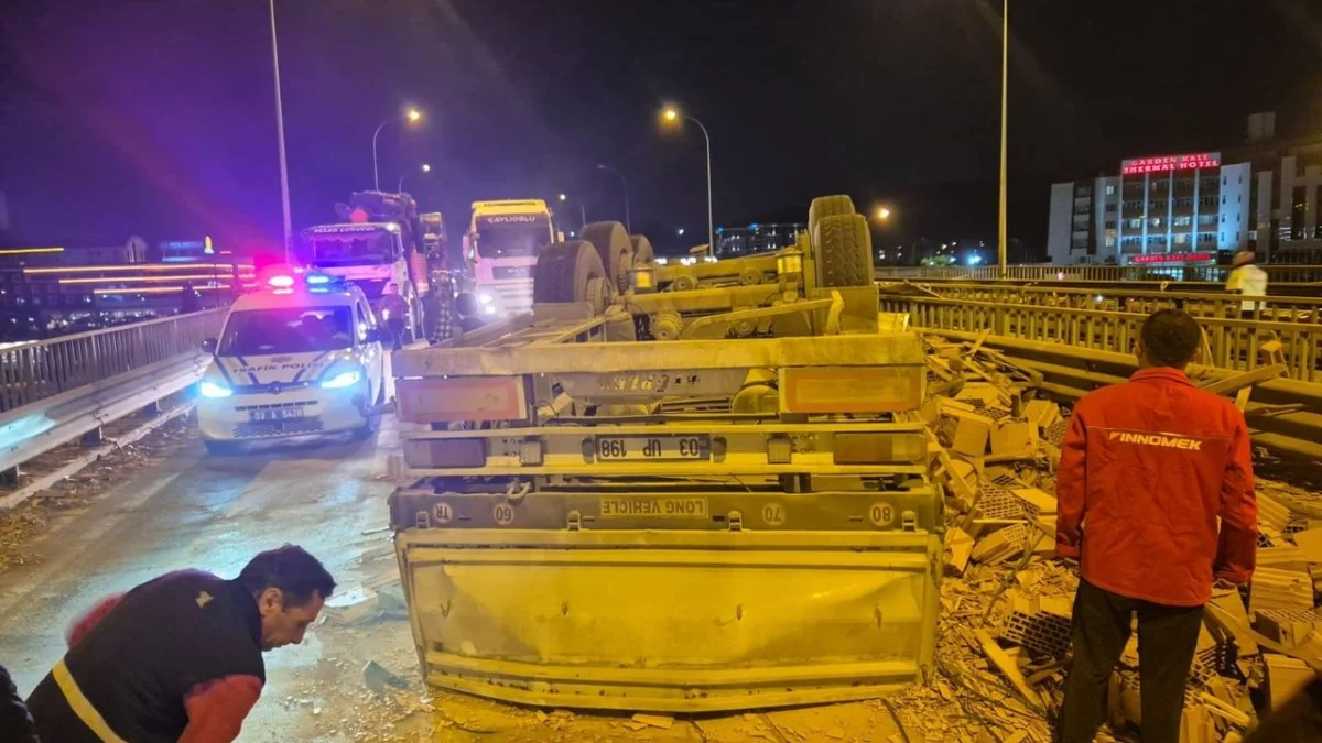 Afyonkarahisar'da feci kaza: 1'i ağır 6 yaralı