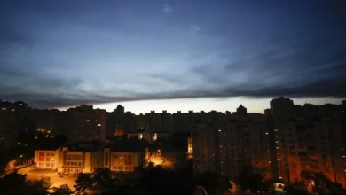 Al menos dos muertos en un ataque ruso con misiles y drones contra Kiev. 5 Al menos dos muertos en un ataque ruso con misiles y drones contra Kiev.