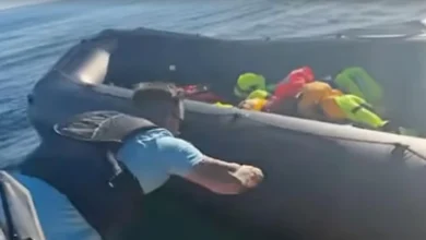 Aşırı sağcı aktivist Manş Denizi'nde göçmen botunu bıçakladı 4 Aşırı sağcı aktivist Manş Denizi'nde göçmen botunu bıçakladı