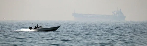 Attacco a una nave mercantile iraniana a Hormuz: un morto e tre feriti