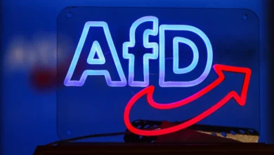 Attacco con un liquido allo stand di AfD. 5 Attacco con un liquido allo stand di AfD.