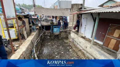 Banjir di Bandung Barat, Lansia Baru Operasi Batu Empedu Terjebak di Rumah