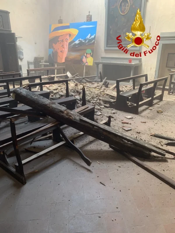 Barberino Tavarnelle, crollo parziale del tetto di una chiesa