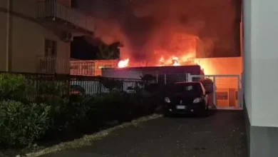 Bari, divampa un incendio durante la festa di San Girolamo: le fiamme provocate dallo scoppio