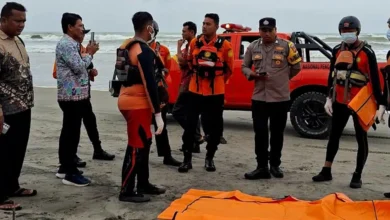 Basarnas Evakuasi Mayat Tanpa Identitas di Pantai Mukomuko Bengkulu
