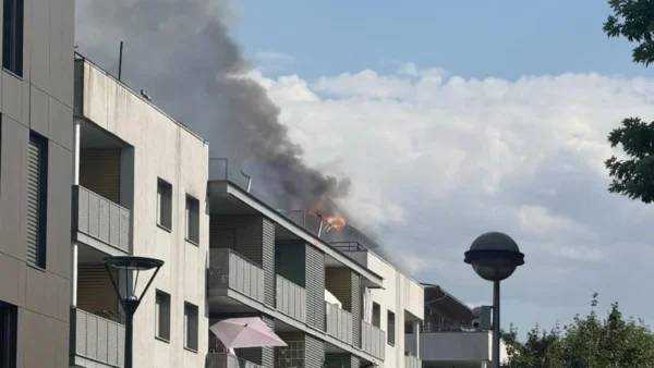 Bassens - Un incendie touche les deux derniers étages d’un immeuble 1 Bassens - Un incendie touche les deux derniers étages d’un immeuble