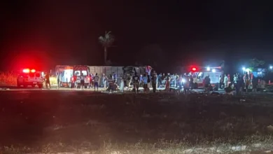 Batida entre ônibus e caminhão na BR-116, em Minas Gerais, deixa mortos e feridos 5 Batida entre ônibus e caminhão na BR-116, em Minas Gerais, deixa mortos e feridos