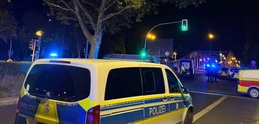 Berlin – Prenzlauer Berg: Auto in Gleisbett geschleudert – Fahrer stirbt