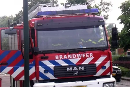 Brand in berm en struikgewas langs A28 bij Putten