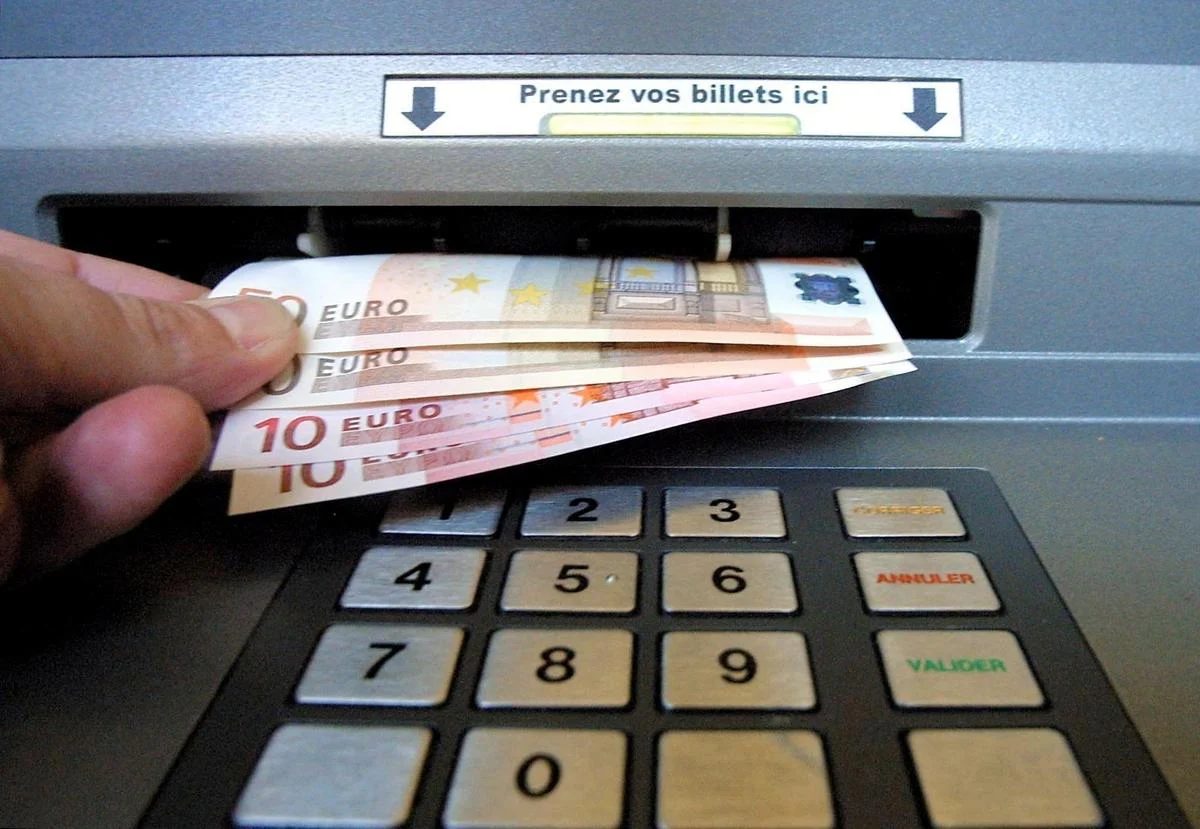 Budget 2027 : le gouverneur de la Banque de France appelle à adopter un budget pour éviter un étranglement financier