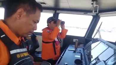 Buscas por 129 desaparecidos após navio de passageiros virar na Indonésia 4 Buscas por 129 desaparecidos após navio de passageiros virar na Indonésia