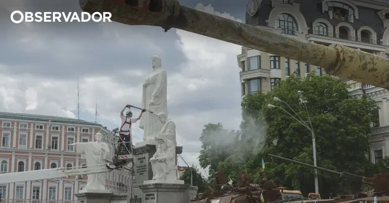 Cinco feridos em ataque russo na região de Kiev
