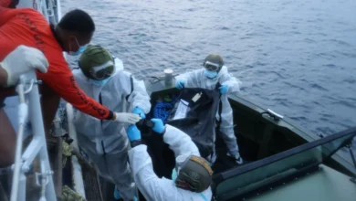 Corpos de 30 vítimas de incêndio em balsa nas Filipinas chegam a porto para identificação