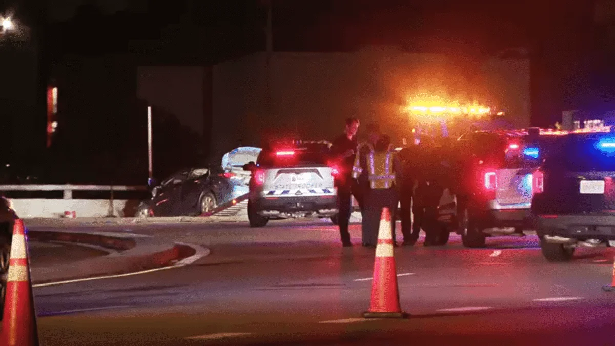 Crash closes I-395