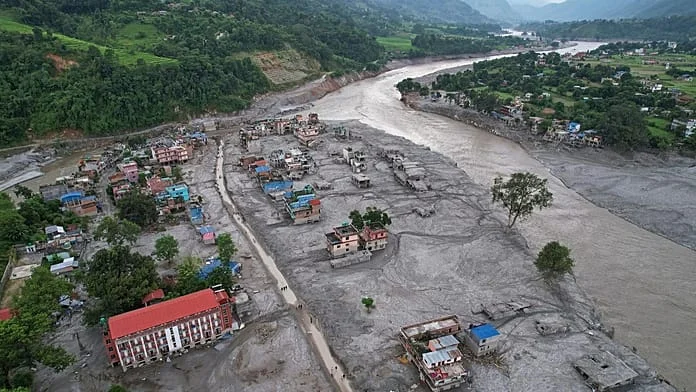 Des scientifiques attribuent au changement climatique les inondations meurtrières au Népal