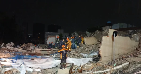 Desabamento de prédio deixa ao menos dois mortos na zona Leste de SP