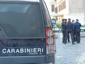 Deux sœurs de 8 et 12 ans portées disparues : alors que les forces de l'ordre envisagent le pire, elles s'étaient cachées dans un commerce pour un défi sur les réseaux sociaux 1 Deux sœurs de 8 et 12 ans portées disparues : alors que les forces de l'ordre envisagent le pire, elles s'étaient cachées dans un commerce pour un défi sur les réseaux sociaux