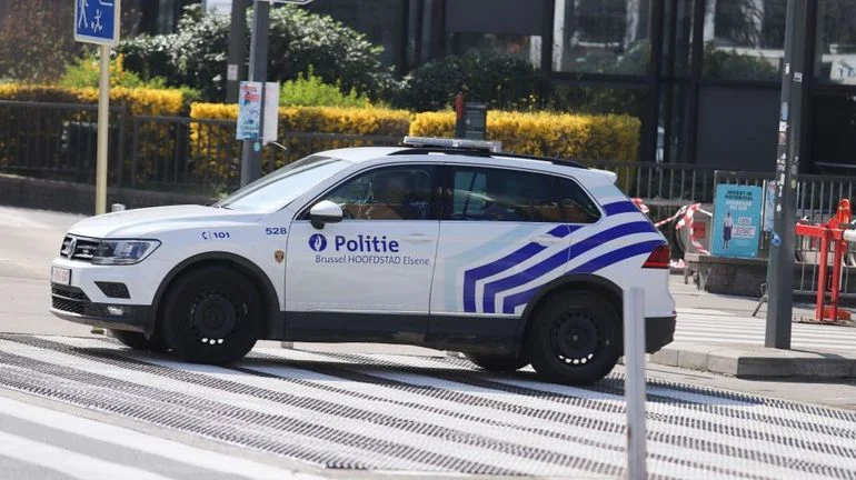 Deux suspects arrêtés pour douze vols présumés dans des véhicules à Bruxelles