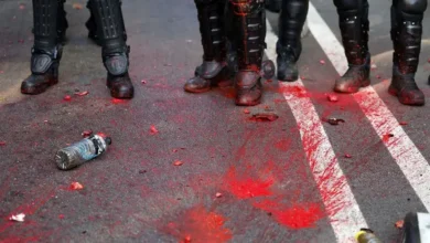 Dieciocho detenidos por desorden público en varios disturbios en la Diada en Barcelona.