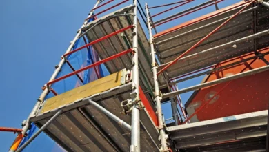 Dramatischer Arbeitsunfall: Acht Verletzte nach Einsturz eines Baugerüsts