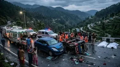 उत्तराखंड में सड़क हादसा: कार ने ई-रिक्शा को मारी टक्कर, तीन की मौत और 10 घायल