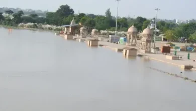 गोरखपुर में घुसा बाढ़ का पानी, प्रयागराज से आया सात स्टीमर - gorakhpur flood rapti river water enters city steamers