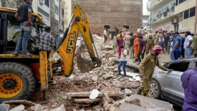 दिल्ली बिल्डिंग हादसे में तीन की मौत, अब तक 9 लोगों को रेस्क्यू किया गया