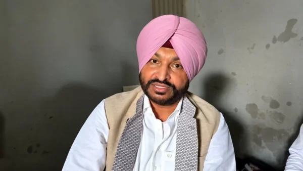 पंजाब: पठानकोट के पास रवनीत बिट्टू के काफिले पर हमला, बोले- 100 AAP कार्यकर्ताओं ने किया अटैक