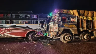 प्रयागराज-बांदा हाईवे पर भीषण सड़क हादसा, टोल प्लाजा पर खड़ी बस में ट्रक ने मारी टक्कर; 13 यात्री घायल 5 प्रयागराज-बांदा हाईवे पर भीषण सड़क हादसा, टोल प्लाजा पर खड़ी बस में ट्रक ने मारी टक्कर; 13 यात्री घायल