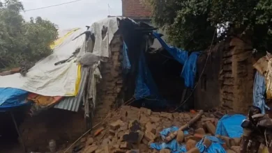 महराजगंज में भारी बारिश के बीच हादसा, कच्चा मकान गिरने से महिला की हुई मौत, पति बाल-बाल बचा