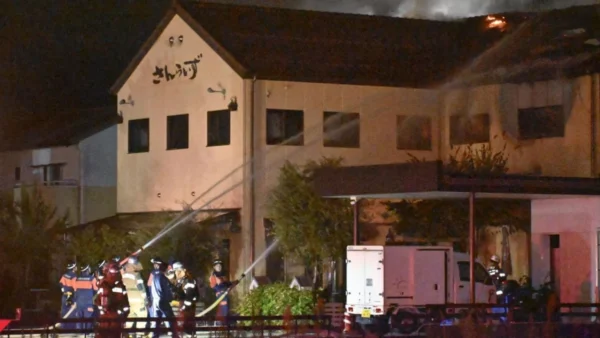 ケーキ店で放火か 2人死亡3人搬送 1 ケーキ店で放火か 2人死亡3人搬送