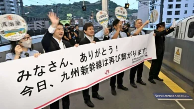 九州新幹線が全線再開 52日ぶり、鹿児島中央駅に活気戻る