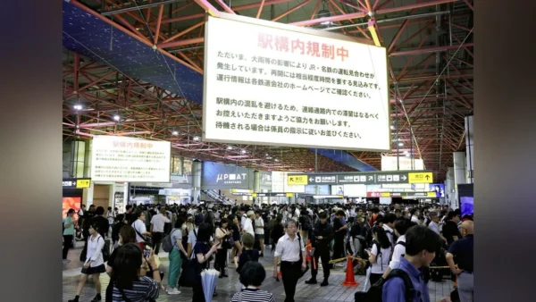 名古屋の繁華街で膝下まで冠水、地下街にも土のう越え流れ込む…ＪＲなど運転見合わせで帰宅困難者も