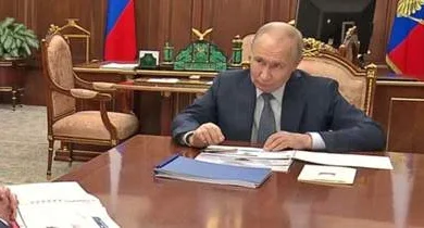 日本のペンはよく回る？ － プーチン大統領使用と国営ラジオ
