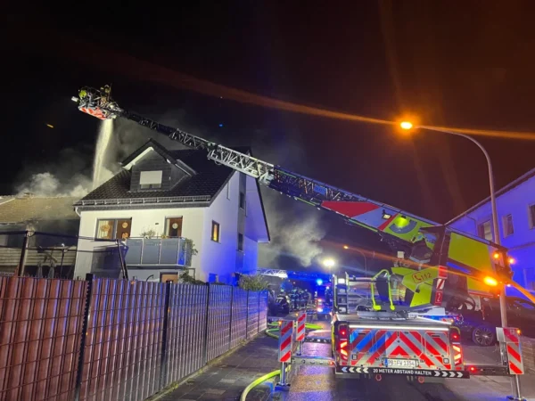 Einsatzreiche Nacht: Brand, Unfall und Verletzte