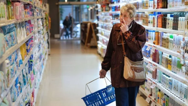 El costo del modelo: la apertura de Milei no bajó los precios y se precisan hasta 20 sueldos para comprar un auto