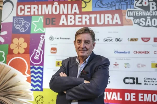 El español mantiene su pujanza en Brasil y despierta un interés creciente en el país, pese a haber dejado de ser una lengua de enseñanza obligatoria en las escuelas, dice el director del Instituto Cervantes, Luis García Montero.