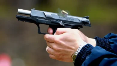 El Gobierno de Colombia levanta la suspensión general de los permisos para el porte de armas de fuego, y el presidente Abelardo de la Espriella dice que la restricción era una desventaja de los ciudadanos que cumplen la ley frente a los criminales.