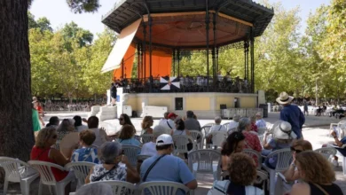 El himno de Ceuta suena en El Retiro como gesto de apoyo desde Madrid