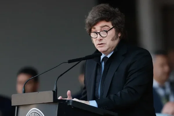 El presidente de Argentina, Javier Milei, se reúne con los miembros de su gabinete para analizar el "impacto" de sus recientes anuncios en torno a los reclamos de soberanía sobre las islas Malvinas.