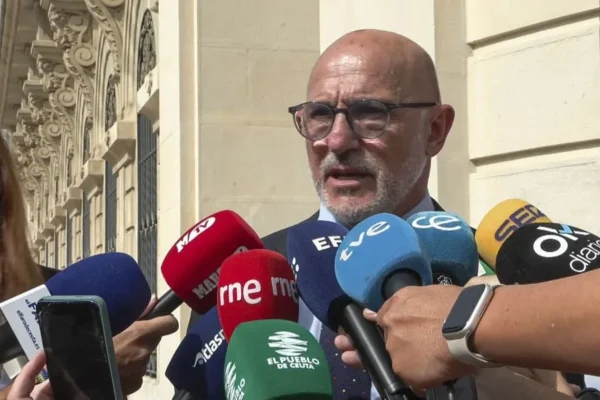El seleccionador nacional de fútbol, Luis de la Fuente, considera «imprescindible y urgente» que Ceuta recupere la normalidad.