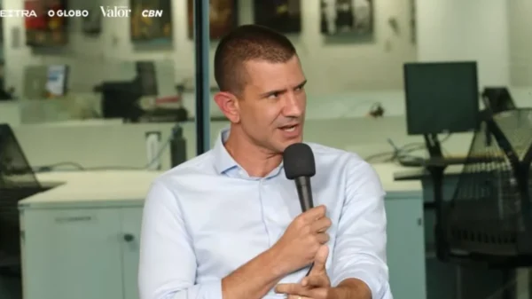 Em sabatina, Douglas Ruas defende ampliação da rede de metrô e redução da tarifa