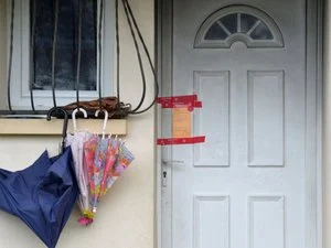 "En répandant l'essence, qu'espérait-il à part un brasier ?" : 12 ans de réclusion pour le père qui a incendié la maison alors que sa femme et leurs quatre enfants étaient à l'intérieur 1 "En répandant l'essence, qu'espérait-il à part un brasier ?" : 12 ans de réclusion pour le père qui a incendié la maison alors que sa femme et leurs quatre enfants étaient à l'intérieur
